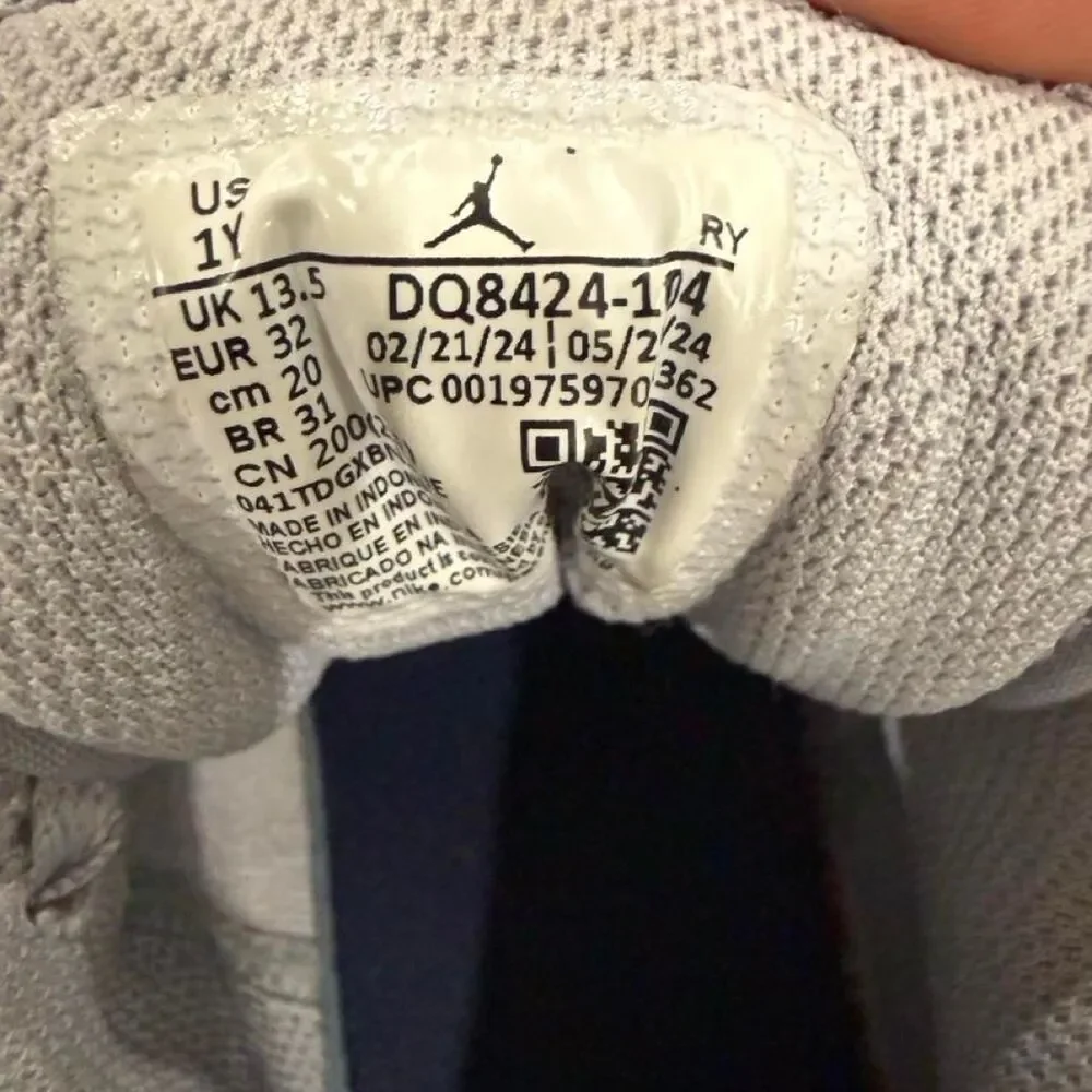 Nike Jordans Mid